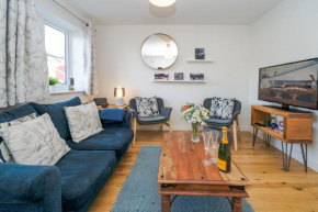 Pass the Keys Modern 2 bedroom home close to town with parking